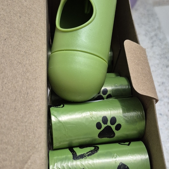 Box Of 540 Extra Long, Biodegradable Poop Bags (27 Rolls) & Dispenser - Picture 4 of 5